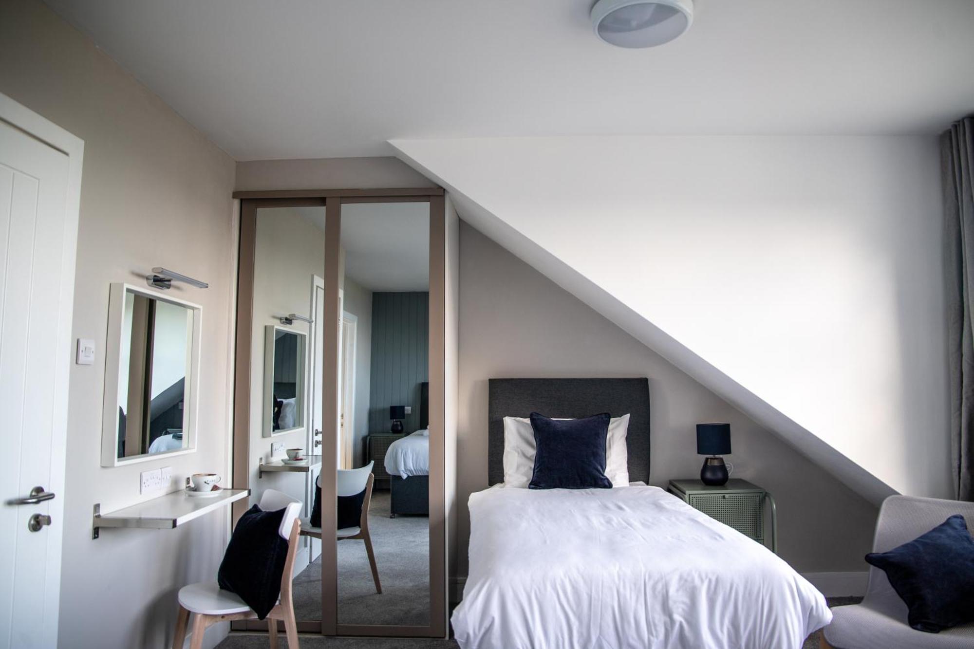 Oceanside Lifestyle Hotel New Quay Habitación foto