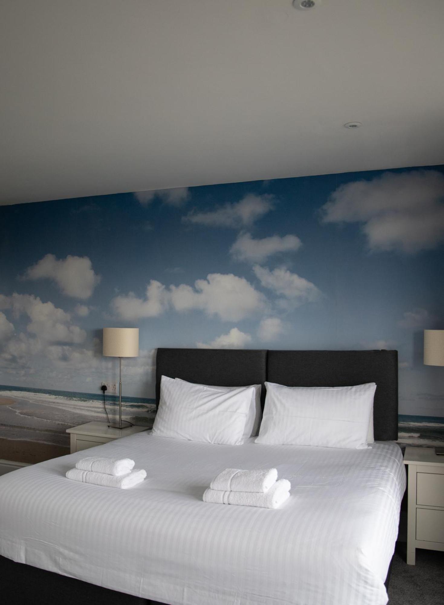 Oceanside Lifestyle Hotel New Quay Habitación foto