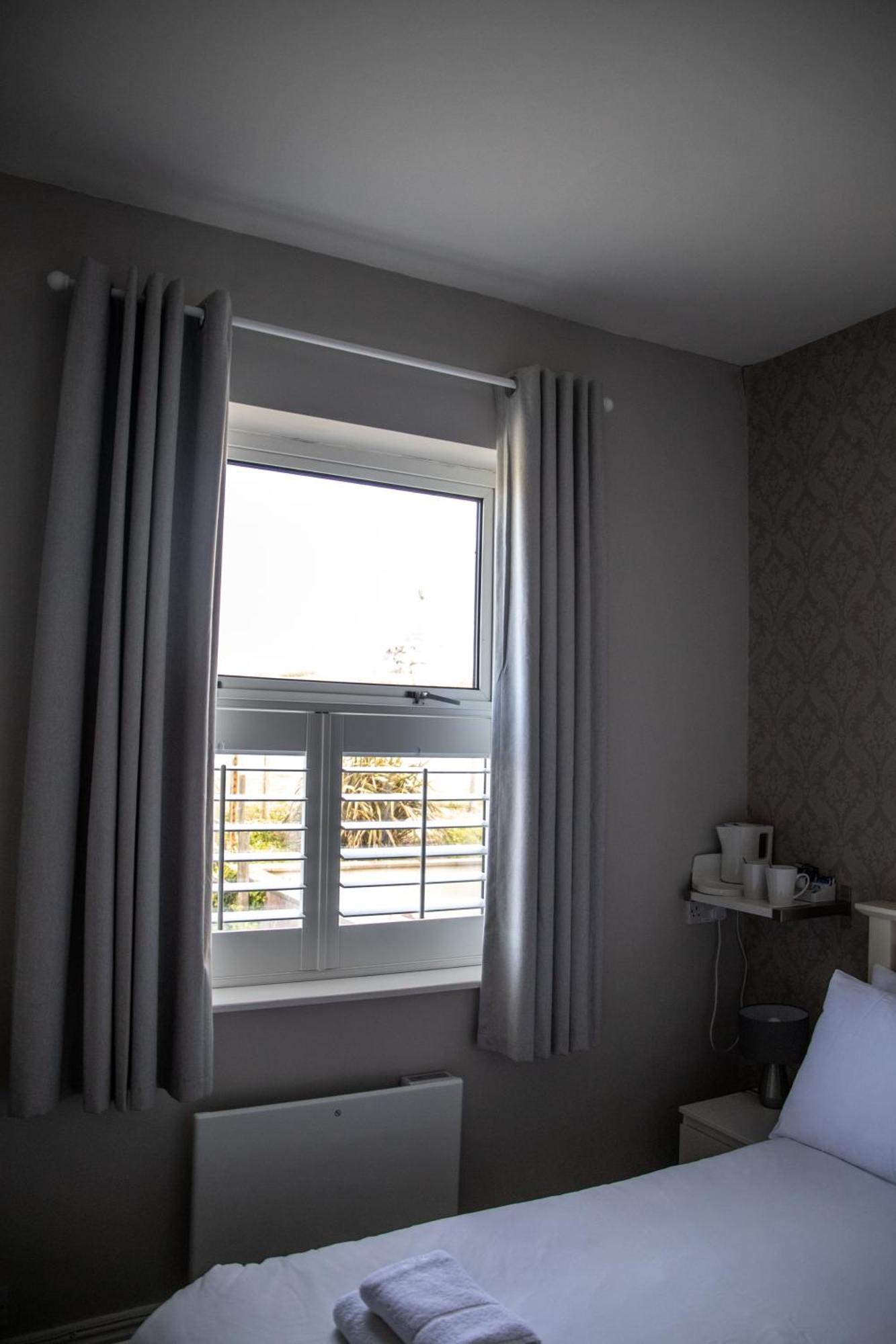 Oceanside Lifestyle Hotel New Quay Habitación foto