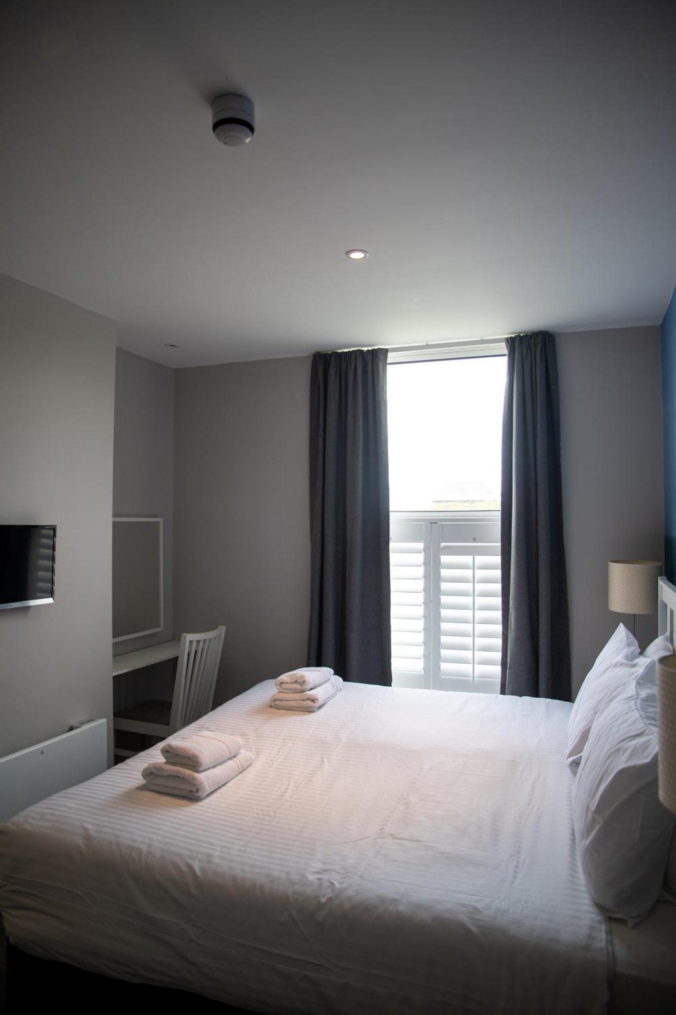 Oceanside Lifestyle Hotel New Quay Habitación foto